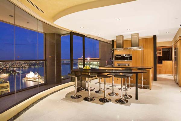 супер луксозен апартамент в Сидни - кухня с гледка към града